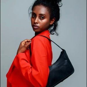 Pre Order your Lucy Shoulder Purse TODAY!